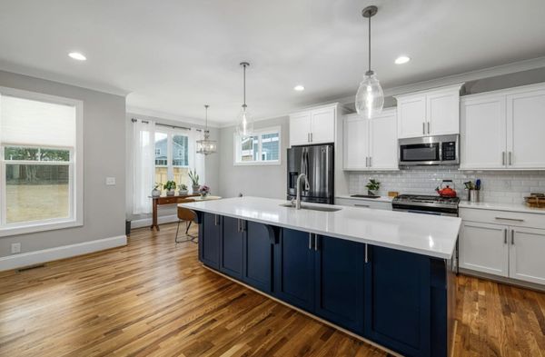 Kitchen Remodels - Create the Kitchen of Your Dreams!

We specialize in full-service kitchen remodeling, transforming outdated spaces into beautiful, functional kitchens that match your style and needs. From custom cabinetry to modern appliances and stunning countertops, our experienced team at DA Plastering manages every detail for a stress-free renovation. Call (901) 247-5561 to schedule your FREE estimate.