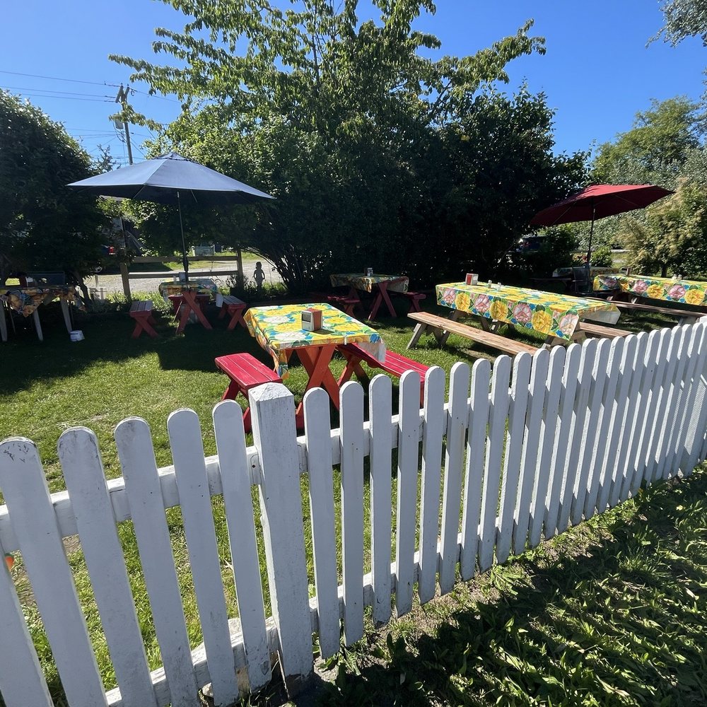 Antique Sandwich - Picnic tables outside - Sandwiches Near Me - Tacoma, Washington