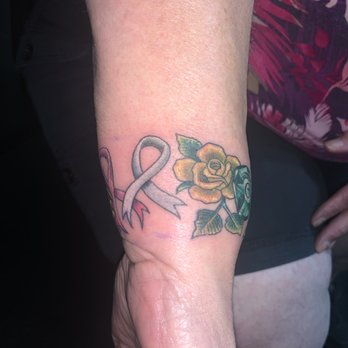 Jelly’s Surly Skull - Cancer awareness ribbons and yellow rose of Texas. Pink for breast cancer and white for lung cancer - Tattoo Near Me - San Angelo, Texas Jelly’s Surly Skull - Cancer awareness ribbons and yellow rose of Texas. Pink for breast cancer and white for lung cancer - Tattoo Near Me - San Angelo, Texas