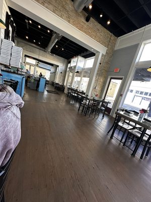 Dodici Pizza + Wine by null