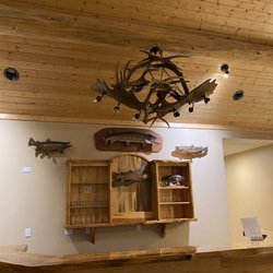 Glacier Outdoor Center Cabins - Group seating area