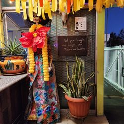 Taqueria El Paisa - Dias de los muertos decor