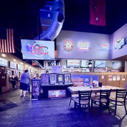 Johnny's Tavern Blue Springs - Inside
