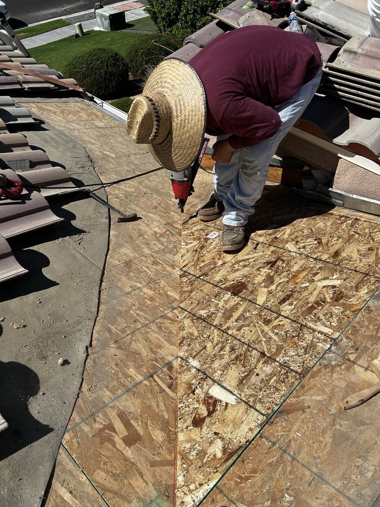 Slide of Manuel Tovar