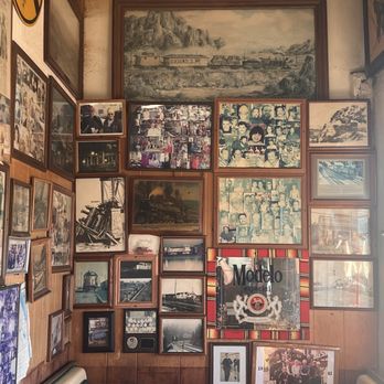 Roundhouse Deli - Decor - Delis Near Me - Roseville, California