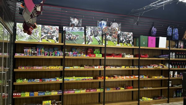Mr. Moro Smoke Shop by null