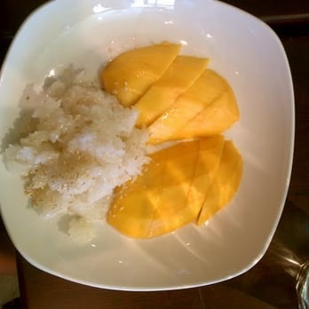 Ayada Thai - Mango Sticky Rice sprinkled with sesame seeds - Thai Near Me - Elmhurst, New York