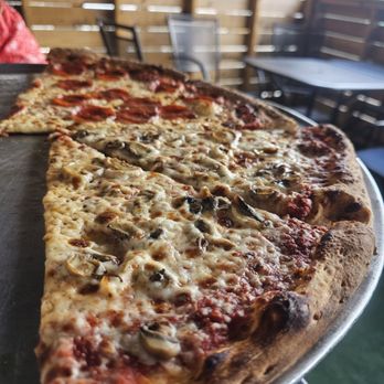 Midnight Oil - Pepperoni & Mushroom. Problem, this must be the last place using canned mushrooms.  That takes a great pizza to an okay pizza fast. - Pizza Near Me - Nashville, Tennessee
