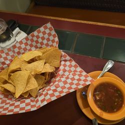 El Ranchon - Complimentary chips and salsa