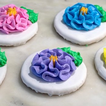 Henri's Bakery & Deli - Festive cookies - Bakeries Near Me - Brookhaven, Georgia