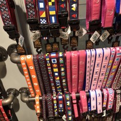 The Rustic Pup - Biscuits and Boutique - Great selection of fun and Coastal leashes and collars!