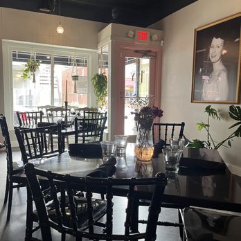 Ivy Café - Decor - Coffee & Tea Near Me - Clayton, Missouri Ivy Café - Decor - Coffee & Tea Near Me - Clayton, Missouri