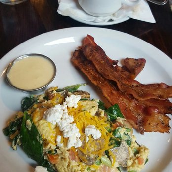 B Matthews Eatery - New American Near Me - Savannah, Georgia