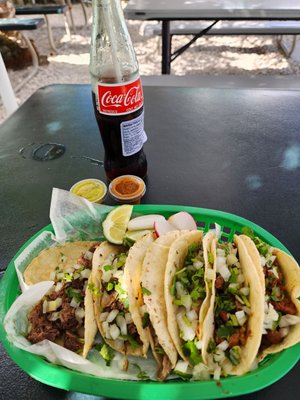 Taqueria 5 Hermanos Food Truck by null