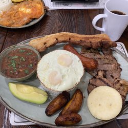 Las Delicias - Bandeja Paisa / Paisa Platter
