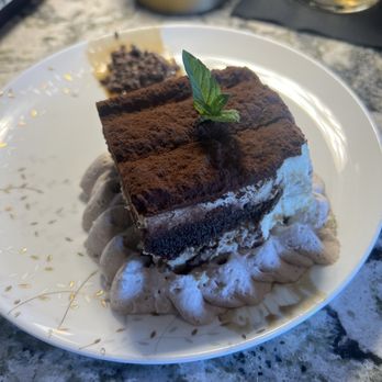 Selvin’s Restaurant & Lounge - Tiramisu - New American Near Me - Thousand Oaks, California
