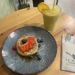 Maple pancakes and fruit smoothie.
