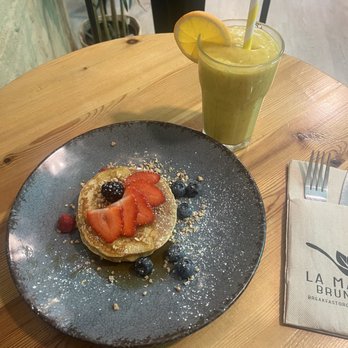 La Mala Brunch - Maple pancakes and fruit smoothie. - Restaurants Near Me
