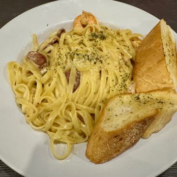 Girlfriend's Taphouse - American Near Me - Stafford, Virginia Girlfriend's Taphouse - American Near Me - Stafford, Virginia