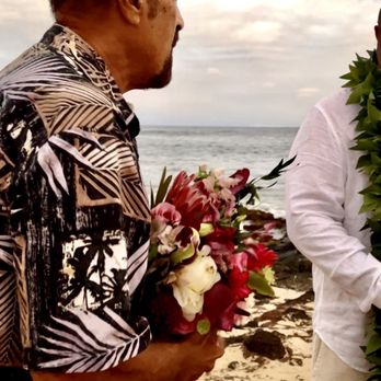 Ho'omohala Floral and Design - Gorgeous bouquet with our minister - Floral Designers Near Me