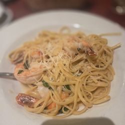 La Strada - Linguini gamberetti, white wine & garlic so dam good!!