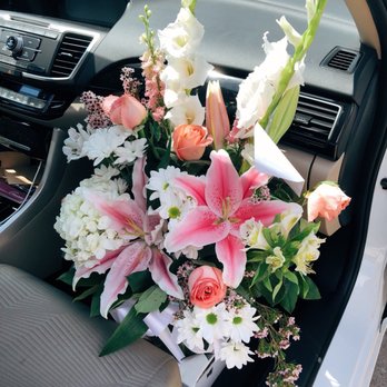 Happy Rose Florist - Arrangement 16 (around $74 dollars) - Florists Near Me - Pasadena, California Happy Rose Florist - Arrangement 16 (around $74 dollars) - Florists Near Me - Pasadena, California
