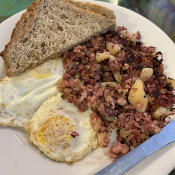 Broadway Deli - Breakfast hash - American Near Me - Brunswick, Maine
