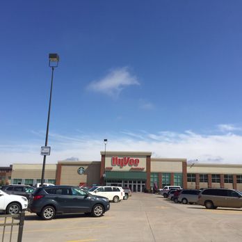 Hy-Vee Fast & Fresh - the outside of the store - Convenience Stores Near Me - Worthington, Minnesota Hy-Vee Fast & Fresh - the outside of the store - Convenience Stores Near Me - Worthington, Minnesota