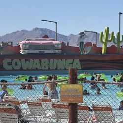Wave pool
