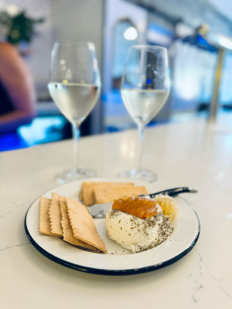 Pomme Cider Shop & Tap Room - Photo 2