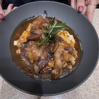 Pond House Cafe - Chicken with mashed potatoes - Cafes Near Me - West Hartford, Connecticut Pond House Cafe - Chicken with mashed potatoes - Cafes Near Me - West Hartford, Connecticut