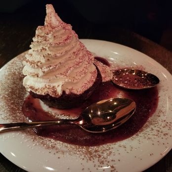 Bootlegger Cocktail Bar & Cuisine - Fondant chocolat et coulissante assez original merci - Cocktail Bars Near Me - Montreal, Quebec