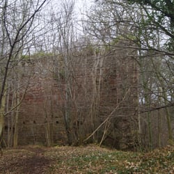 Yester Castle - External view of upper parts of the castle (check those walls out!)