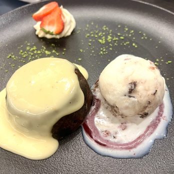 One Twenty One Two - Christmas pudding with rum raisin ice cream - British Near Me - London, XGL