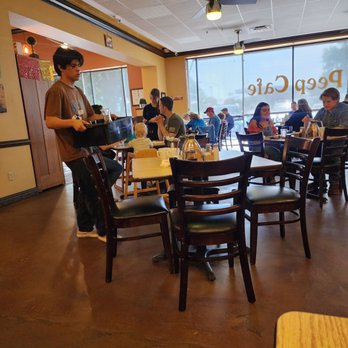 Le Peep Cafe - Dinning room - Breakfast & Brunch Near Me - San Antonio, Texas