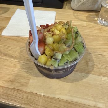 Tropical Berry - Medium acai with strawberries, kiwis, pineapples, peanut butter, and granola - Acai Bowls Near Me - Kenmore , Washington