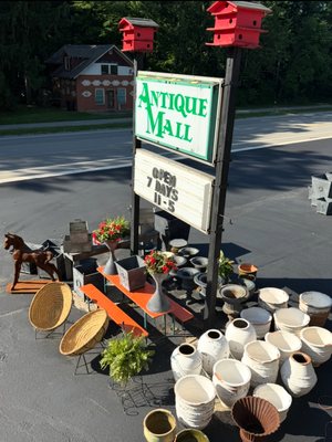 Harbert Antique Mall by null