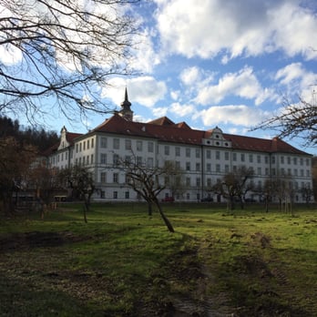 Kloster Schäftlarn - obstbäume vor dem kloster - Churches Near Me - Schäftlarn, BY
