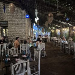Los Tamarindos