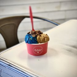 NoBaked Cookie Dough - Springfield - Two 2 Scoops Cookie Dough: half Cookie Monster, half peanut butter, 1 Scoop Cookie Dough of cookies and cream and Reese's topping!