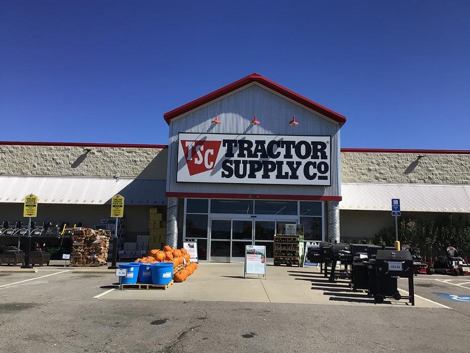 TRACTOR SUPPLY Updated June 2024 2815 W Center St, Greenwood