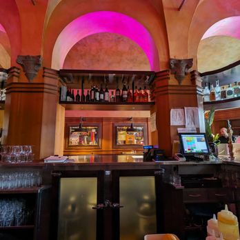 Move On - Inside - Pubs Near Me - Florence, FI