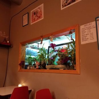 Tom Yum Cafe - Thai Near Me - Chicago, Illinois