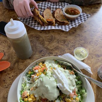 El Gordito Feliz - Salad with chicken, dressing was perfect! Tacos - Mexican Near Me - Newberg, Oregon El Gordito Feliz - Salad with chicken, dressing was perfect! Tacos - Mexican Near Me - Newberg, Oregon