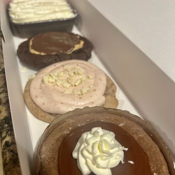 Crumbl - Cypress - Chocolate hazelnut cheesecake, strawberry cake, buckeye brownie, and tres leches - Bakeries Near Me - Cypress, Texas