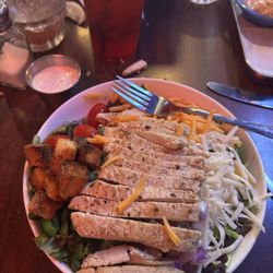 The Lake Shack - Salad with grilled chicken