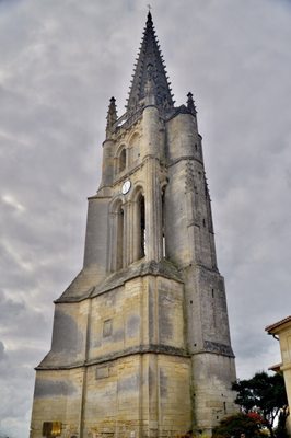 Monolithic Church of Saint-Emilion by null