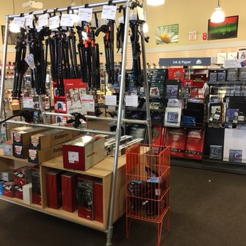 Henry's Camera - Electronics Near Me - Winnipeg, Manitoba