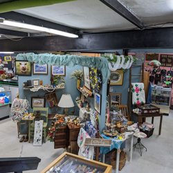 Vintage Treasures Antique Mall & Flea Emporium