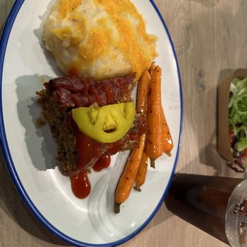 Cask & Larder - Meatloaf, mashed potatoes with cheese - Southern Near Me - Orlando, Florida Cask & Larder - Meatloaf, mashed potatoes with cheese - Southern Near Me - Orlando, Florida